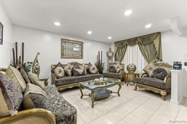 26611 Cecile Street, Dearborn Heights, MI 48127