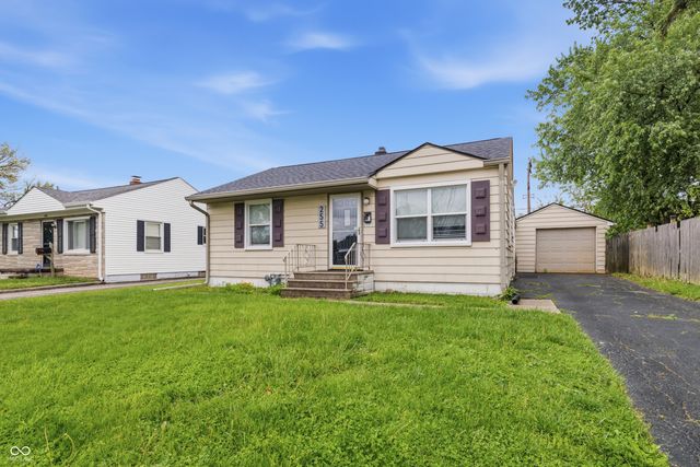 255 S 9th Avenue, Beech Grove, IN 46107