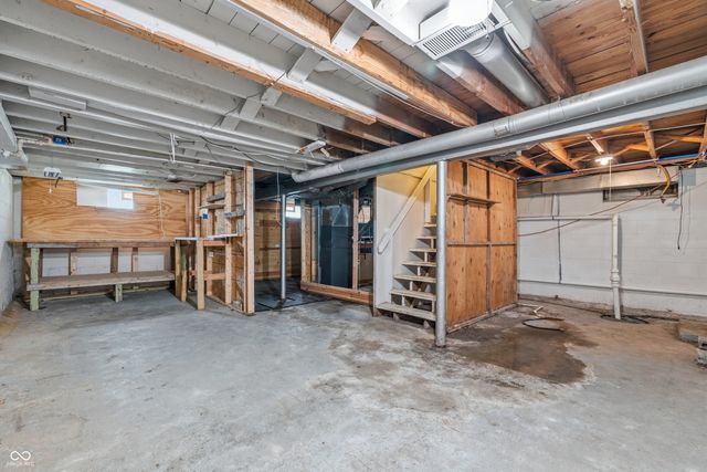 255 S 9th Avenue, Beech Grove, IN 46107