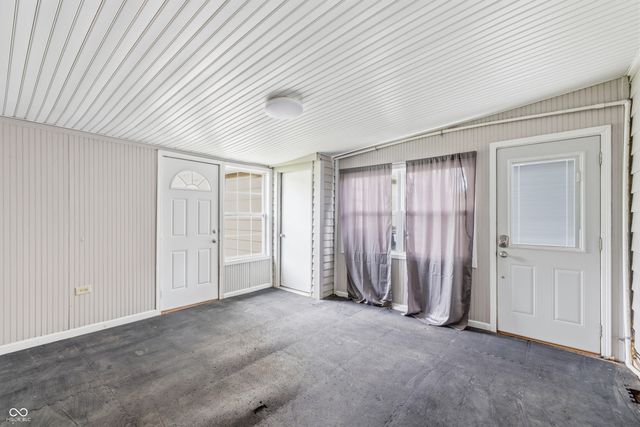 255 S 9th Avenue, Beech Grove, IN 46107