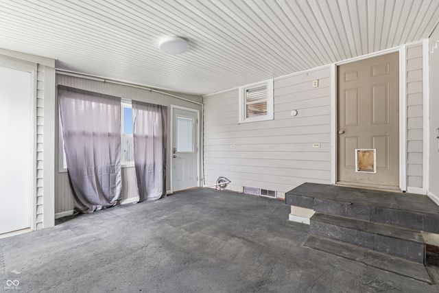 255 S 9th Avenue, Beech Grove, IN 46107