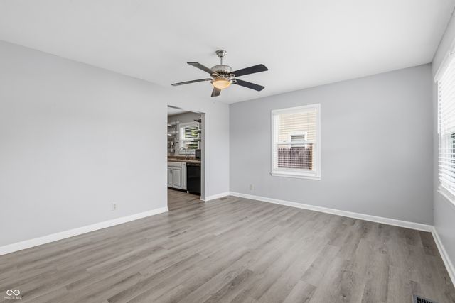 255 S 9th Avenue, Beech Grove, IN 46107