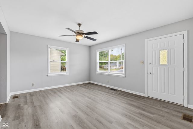 255 S 9th Avenue, Beech Grove, IN 46107