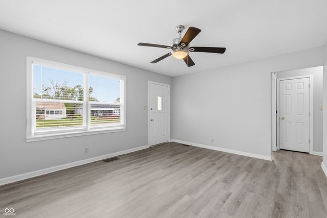 255 S 9th Avenue, Beech Grove, IN 46107