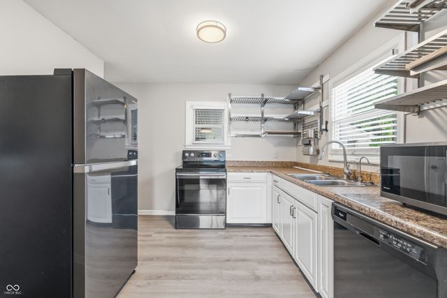 255 S 9th Avenue, Beech Grove, IN 46107
