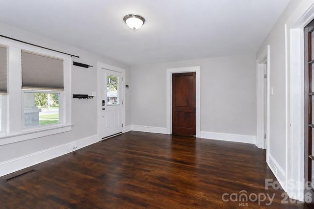 401 N Oakland Avenue, Statesville, NC 28677