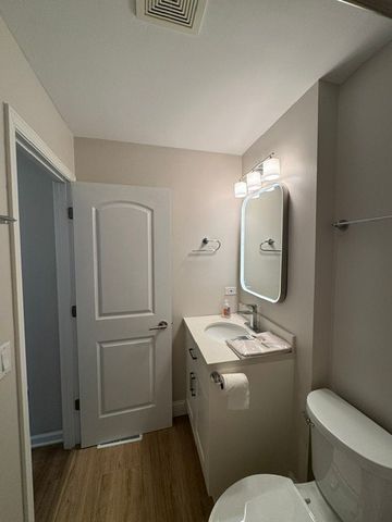 1694 Farragut Court C, Wheaton, IL 60189