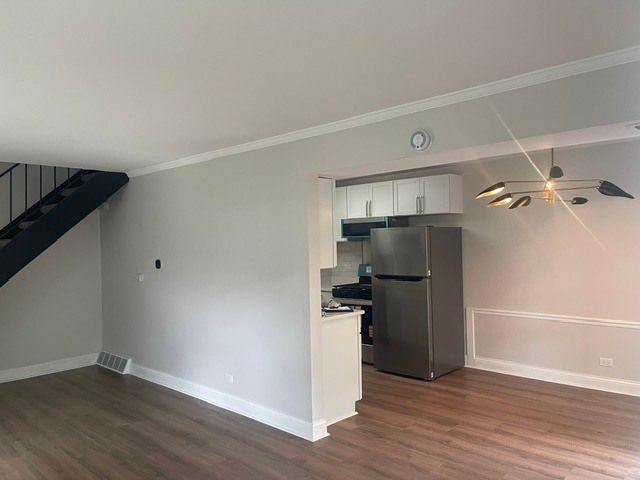 1694 Farragut Court C, Wheaton, IL 60189