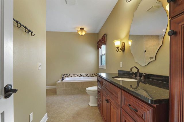 2117 Stonegate ROAD, Burlington, WI 53105