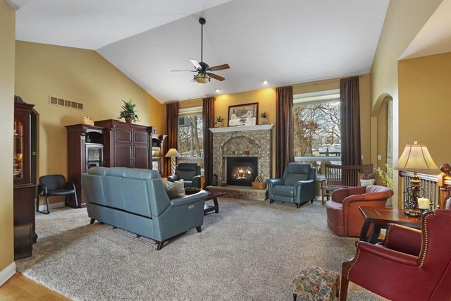 2117 Stonegate ROAD, Burlington, WI 53105