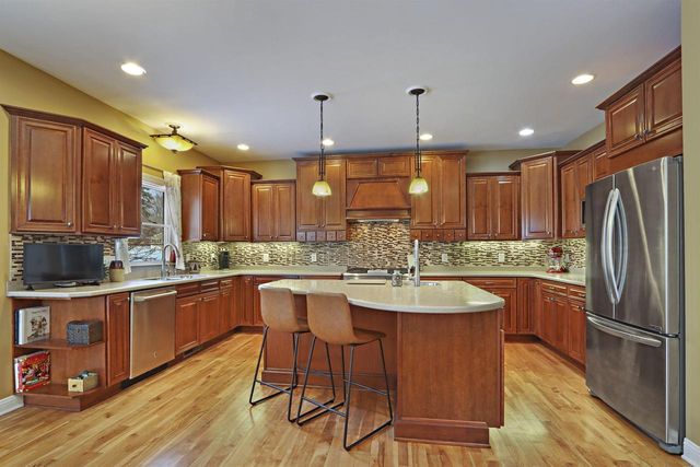 2117 Stonegate ROAD, Burlington, WI 53105