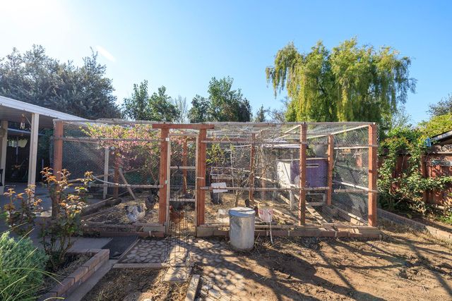 1509 Sandalwood Dr, Modesto, CA 95350