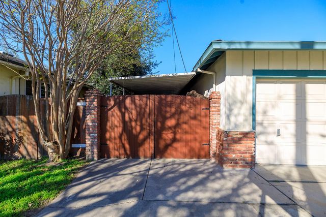 1509 Sandalwood Dr, Modesto, CA 95350