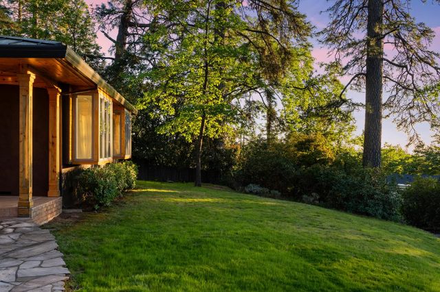 1810 Country Club Dr, Placerville, CA 95667