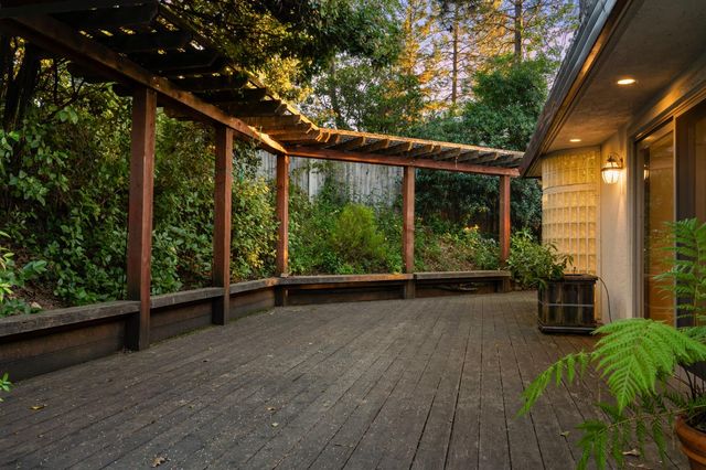 1810 Country Club Dr, Placerville, CA 95667