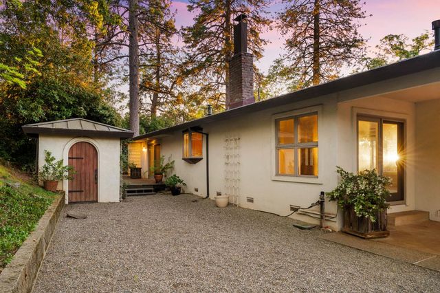 1810 Country Club Dr, Placerville, CA 95667