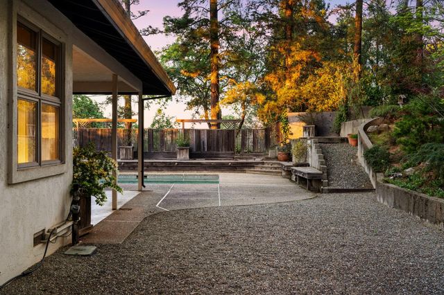 1810 Country Club Dr, Placerville, CA 95667