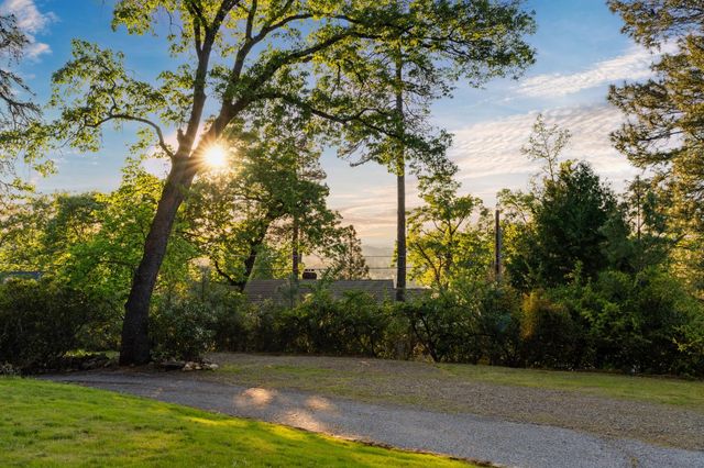 1810 Country Club Dr, Placerville, CA 95667