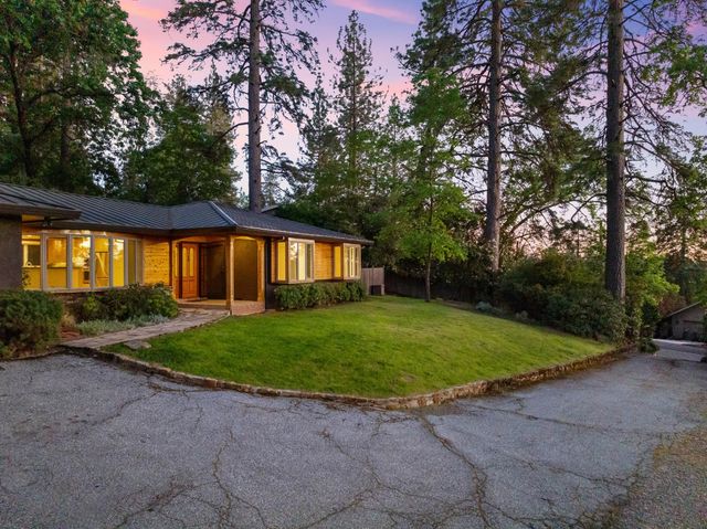 1810 Country Club Dr, Placerville, CA 95667