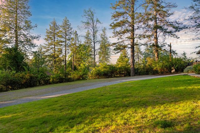 1810 Country Club Dr, Placerville, CA 95667