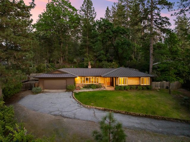 1810 Country Club Dr, Placerville, CA 95667