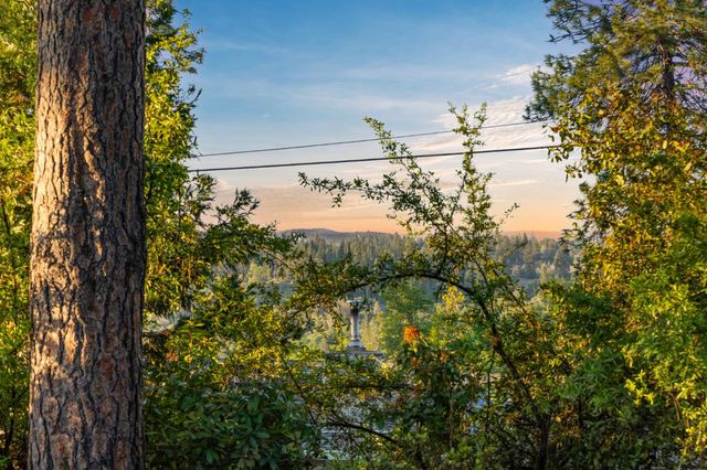 1810 Country Club Dr, Placerville, CA 95667