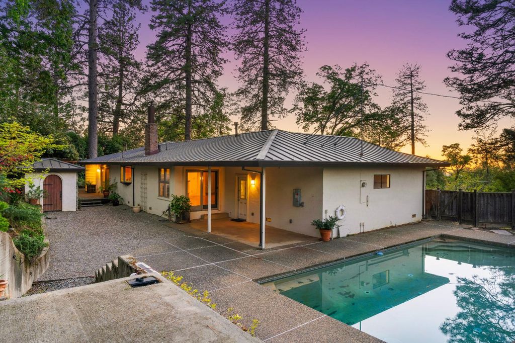 1810 Country Club Dr, Placerville, CA 95667