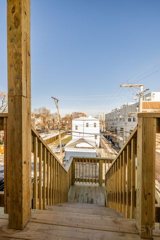 2907 W Walnut Street, Chicago, IL 60612