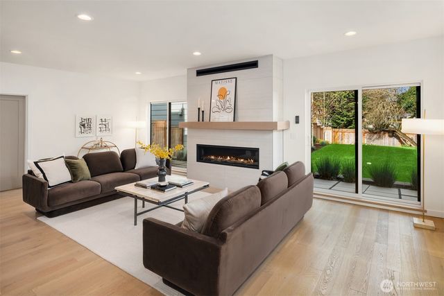 328 NE 91st Street, Seattle, WA 98115