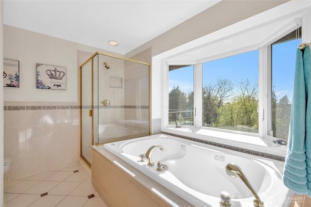 6749 82nd Avenue SE, Mercer Island, WA 98040