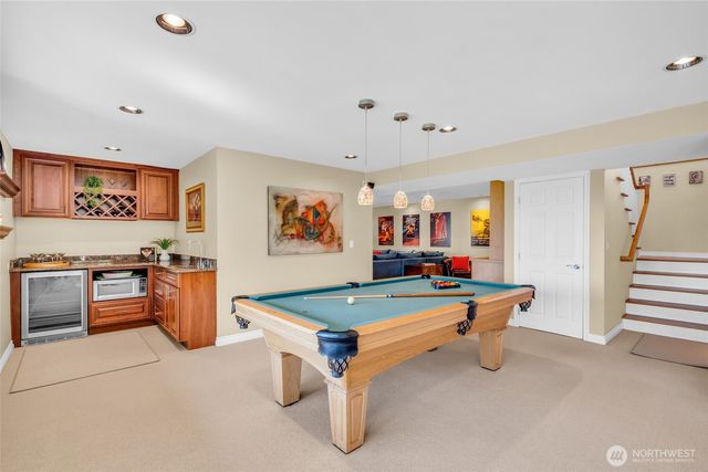 6749 82nd Avenue SE, Mercer Island, WA 98040