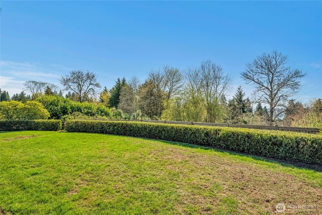 6749 82nd Avenue SE, Mercer Island, WA 98040