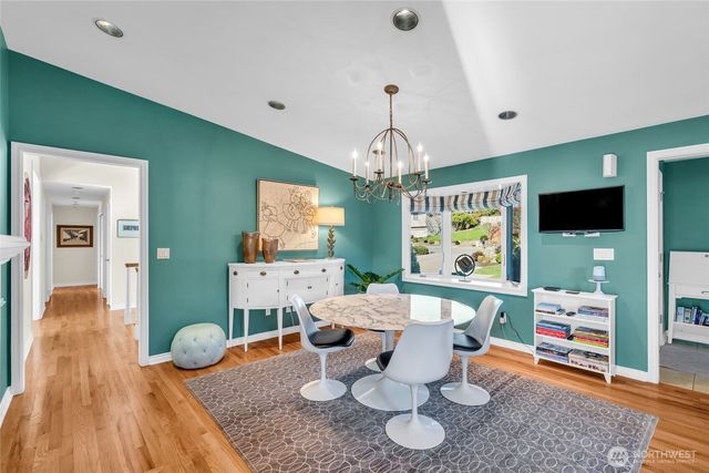 6749 82nd Avenue SE, Mercer Island, WA 98040
