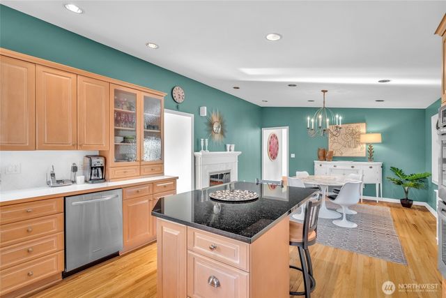 6749 82nd Avenue SE, Mercer Island, WA 98040