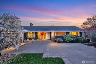 6749 82nd Avenue SE, Mercer Island, WA 98040