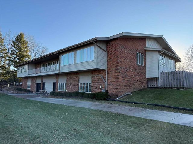 4215 E 60th Street B2, Davenport, IA 52807