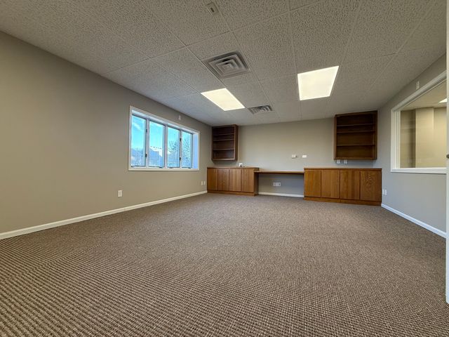 4215 E 60th Street B2, Davenport, IA 52807