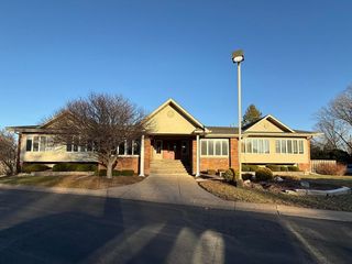 4215 E 60th Street B2, Davenport, IA 52807