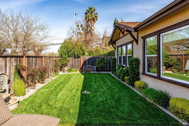 1155 La Pintura Ln, Napa, CA 94558