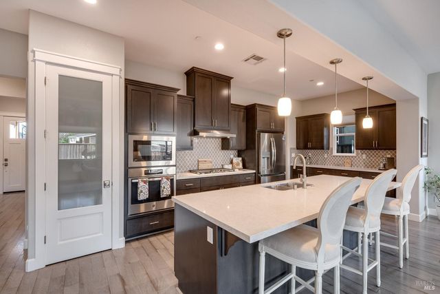 1155 La Pintura Ln, Napa, CA 94558