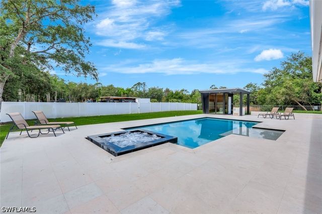 140 37th AVE NW, Naples, FL 34120