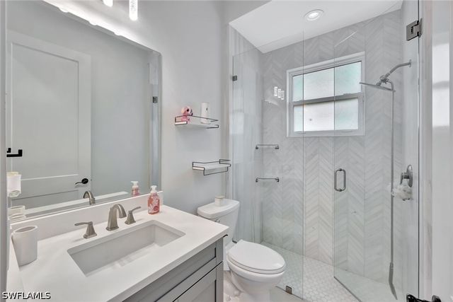 140 37th AVE NW, Naples, FL 34120
