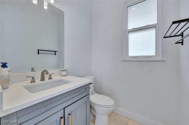 140 37th AVE NW, Naples, FL 34120