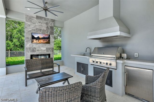 140 37th AVE NW, Naples, FL 34120