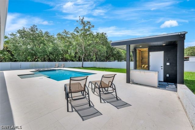 140 37th AVE NW, Naples, FL 34120