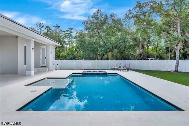 140 37th AVE NW, Naples, FL 34120