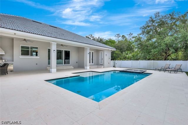 140 37th AVE NW, Naples, FL 34120