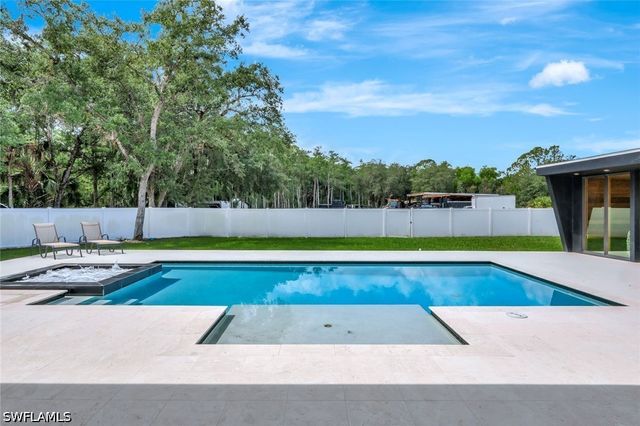 140 37th AVE NW, Naples, FL 34120