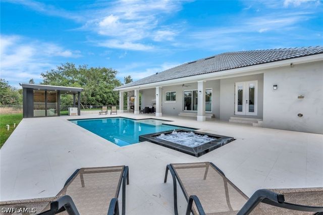 140 37th AVE NW, Naples, FL 34120