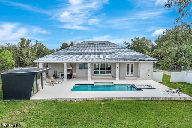 140 37th AVE NW, Naples, FL 34120